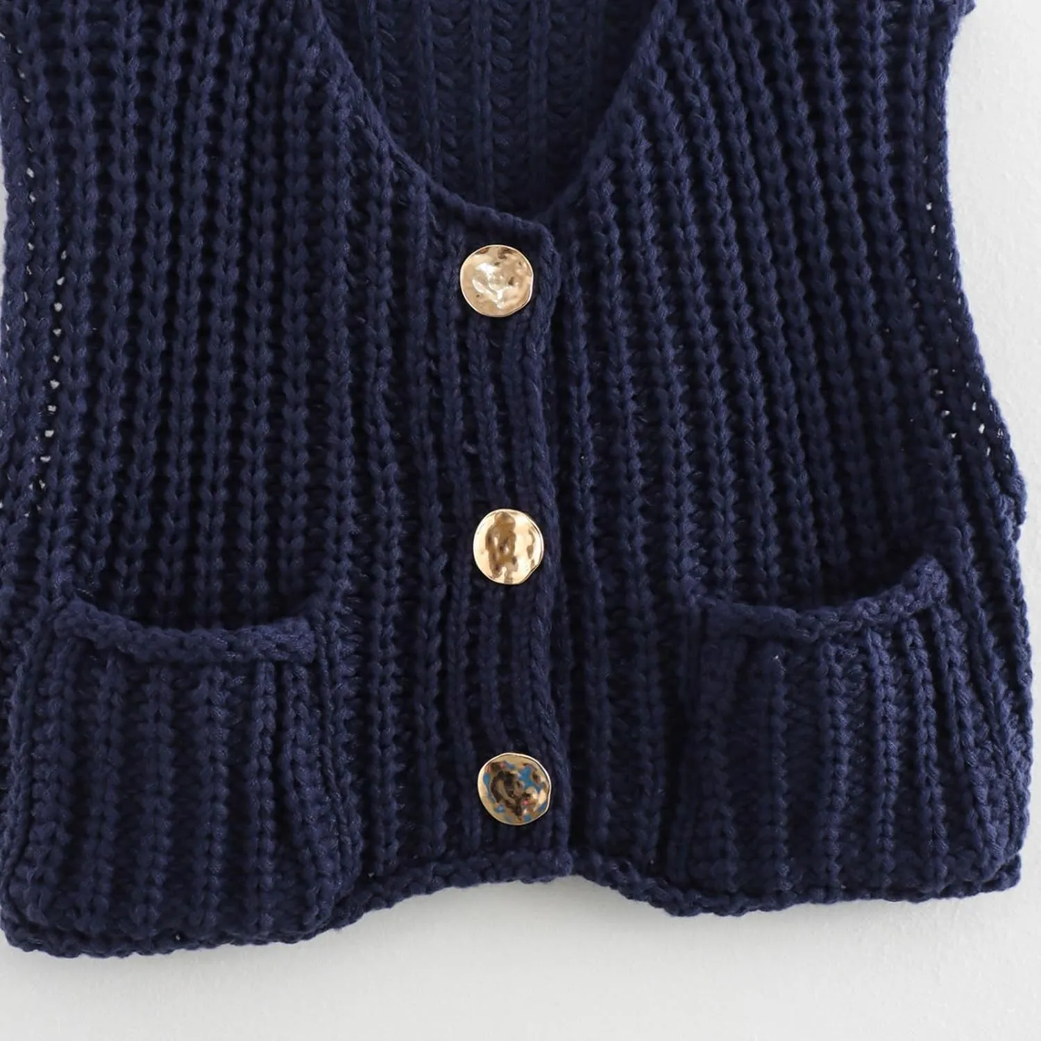 HGps8w Women's Sleeveless Chunky Knit Cardigan Chic Gold Button Down Casual Cropped Sweater Vest with Pockets